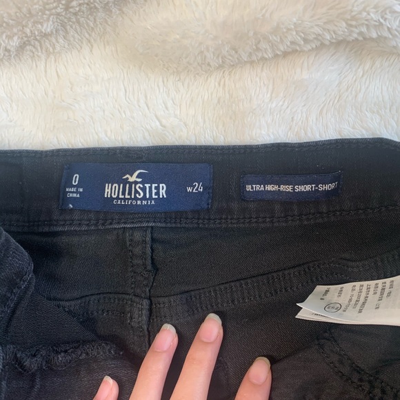 Hollister Jean Shorts - Picture 3 of 3